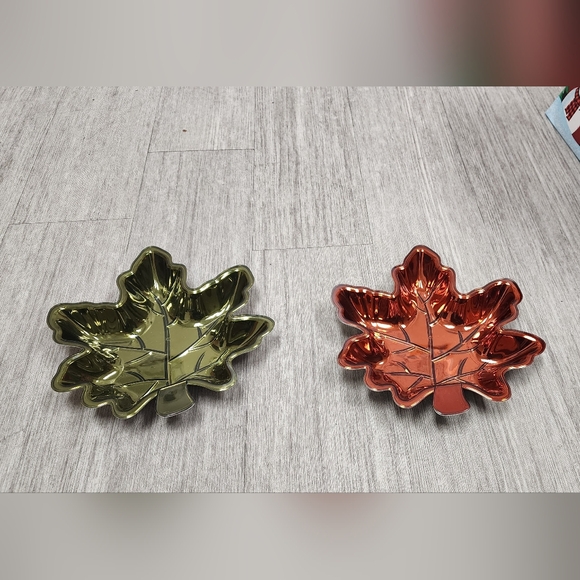 Set of Leaf-Shaped Decorative Dishes - Picture 6 of 8